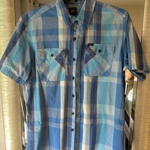 Men’s Lees NWT size Large blue plain button down short sleeve.